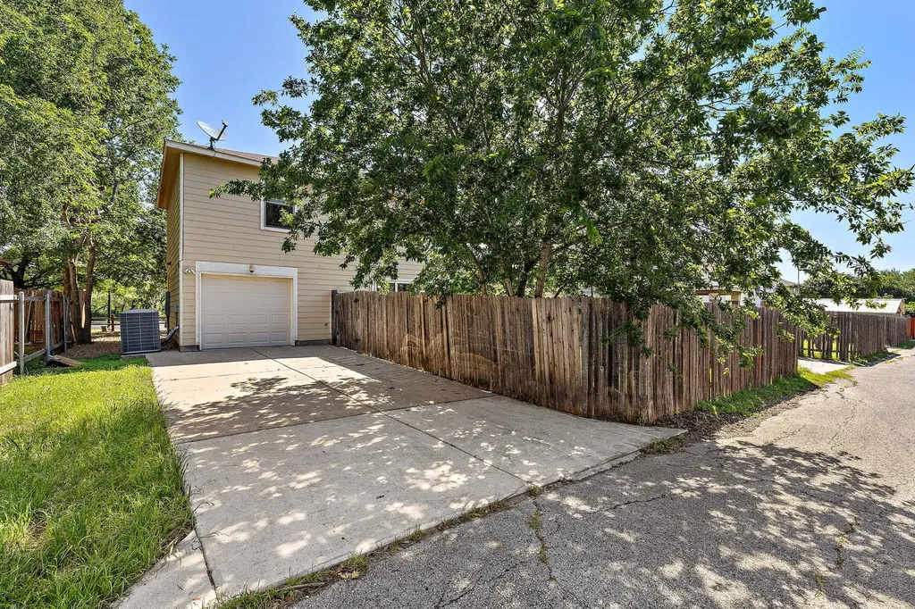 5705 Viewpoint Drive Austin TX 78744