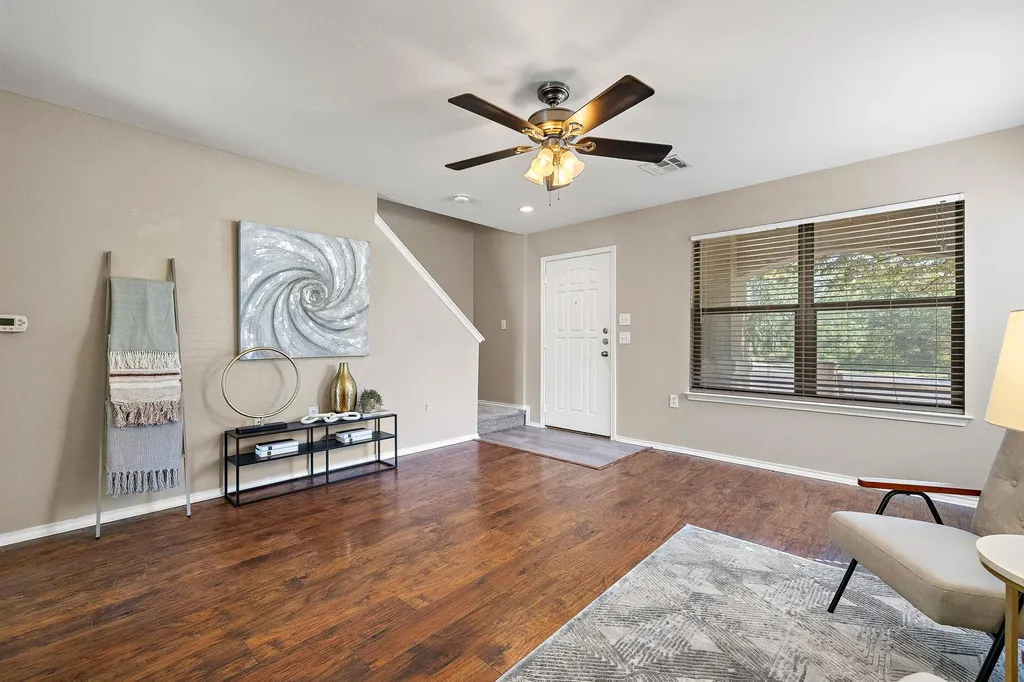 5705 Viewpoint Drive Austin TX 78744
