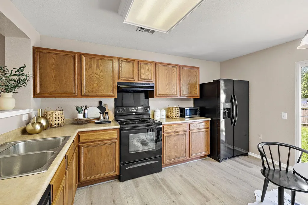 5705 Viewpoint Drive Austin TX 78744
