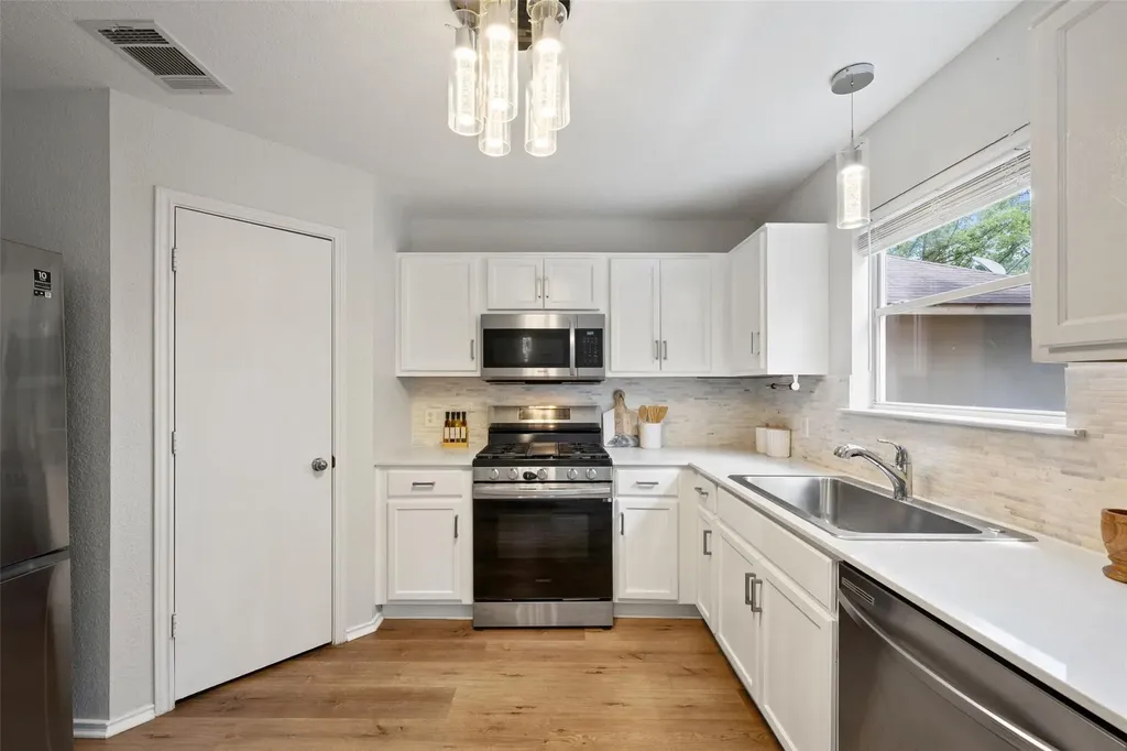 4529 Best Way Austin TX 78725