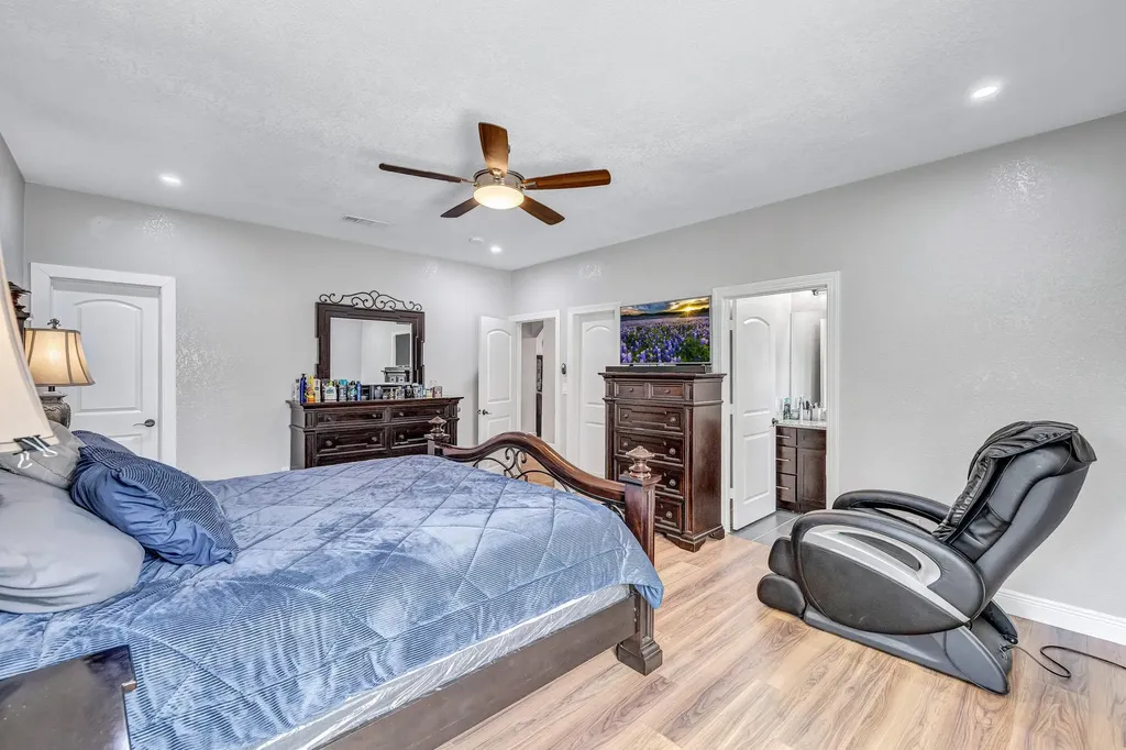 421 Las Lomas Drive Elgin TX 78621