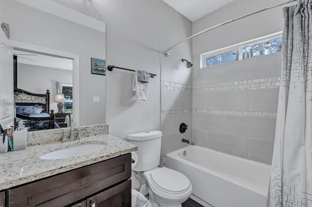 421 Las Lomas Drive Elgin TX 78621