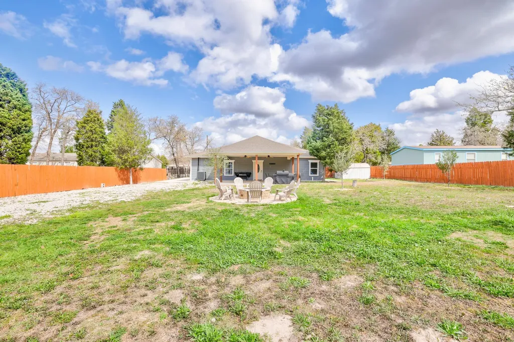 421 Las Lomas Drive Elgin TX 78621