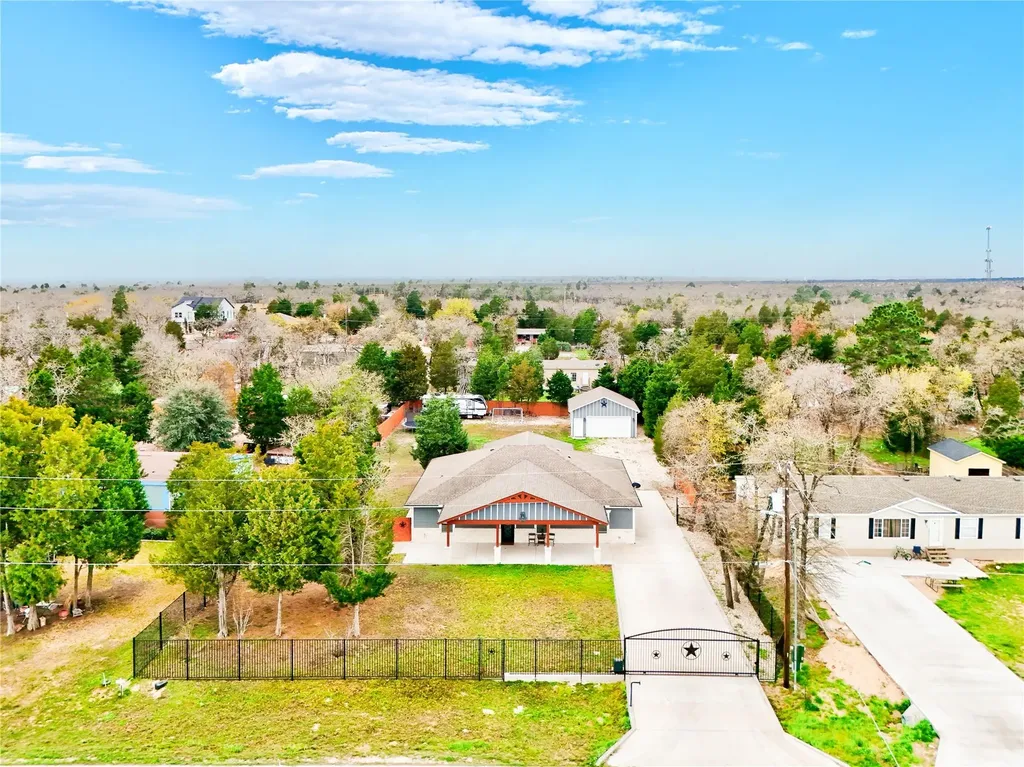 421 Las Lomas Drive Elgin TX 78621