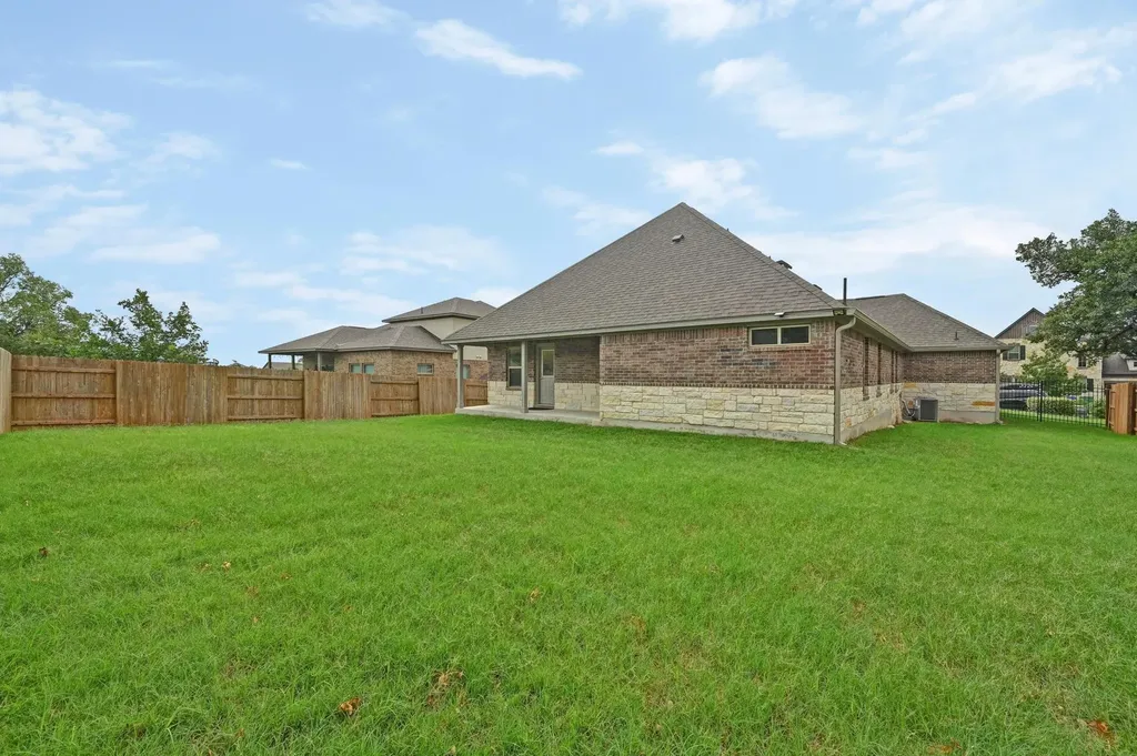 918 Valley View Drive Leander TX 78641