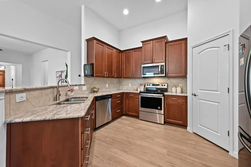 918 Valley View Drive Leander TX 78641