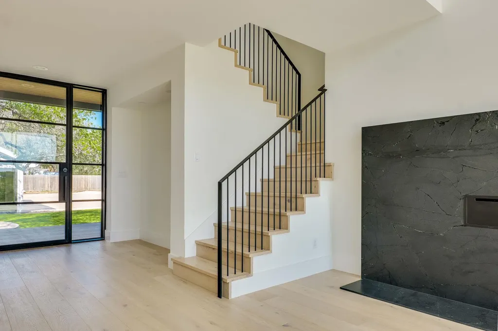 909 Cat Hollow Club Drive Spicewood TX 78669