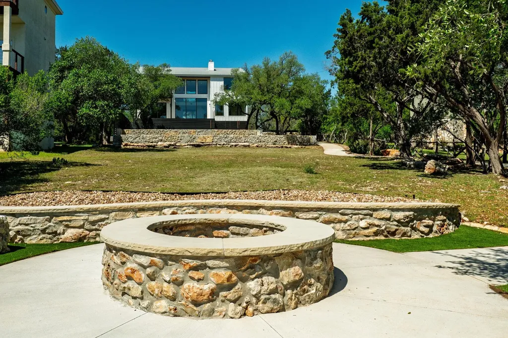 909 Cat Hollow Club Drive Spicewood TX 78669