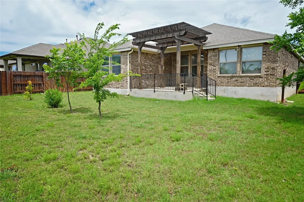 2108 Maplewood Drive Leander TX 78641