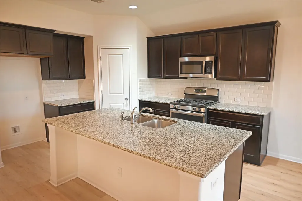 2108 Maplewood Drive Leander TX 78641