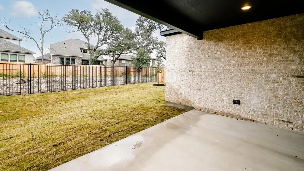 172 Basket Flower Loop Kyle TX 78640