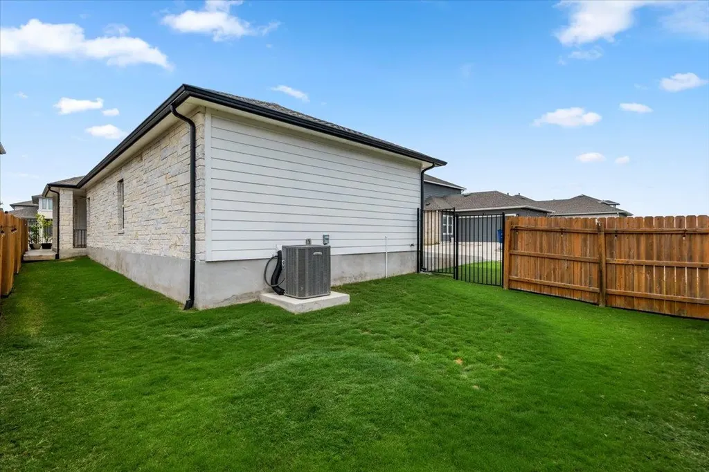 8915 Looksee Lane Austin TX 78744