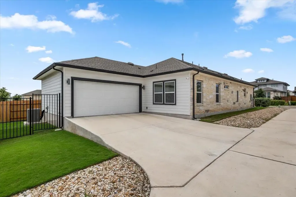 8915 Looksee Lane Austin TX 78744