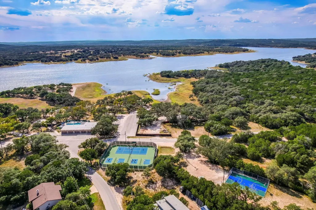 21100 Ringtail Cove Lago Vista TX 78645