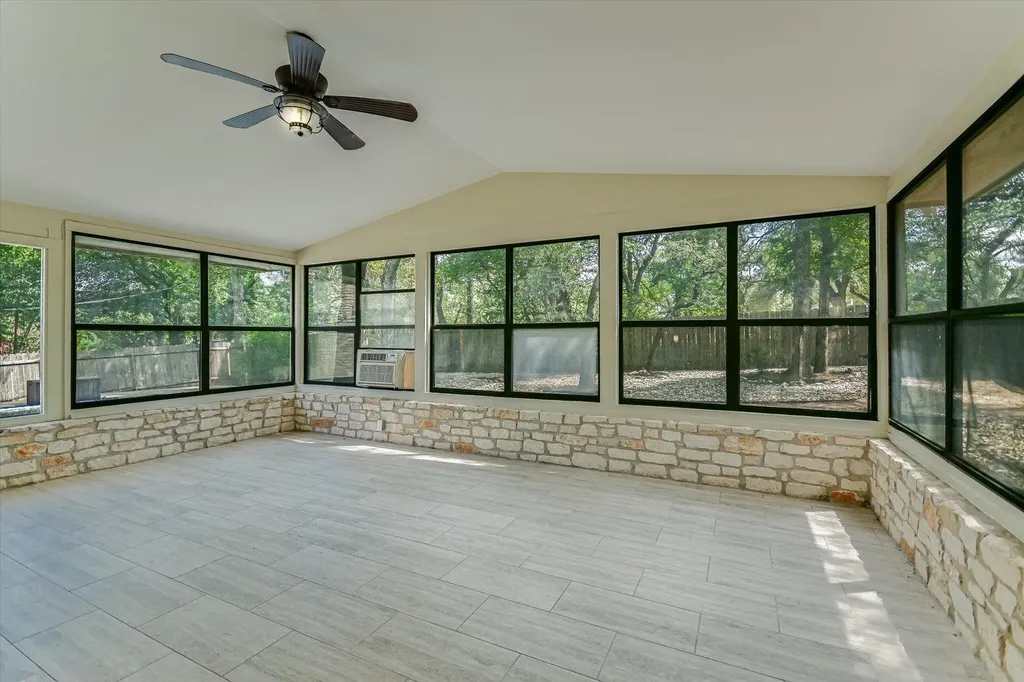 7001 Narrow Oak Trail Austin TX 78759