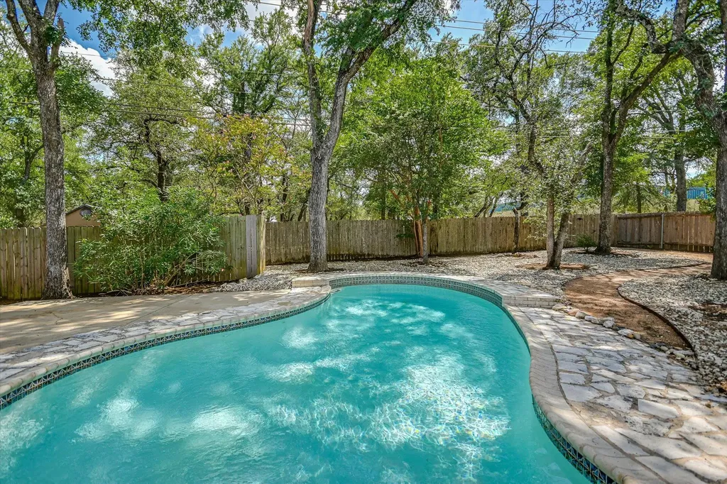 7001 Narrow Oak Trail Austin TX 78759
