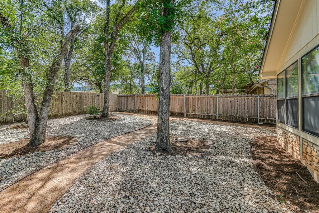 7001 Narrow Oak Trail Austin TX 78759
