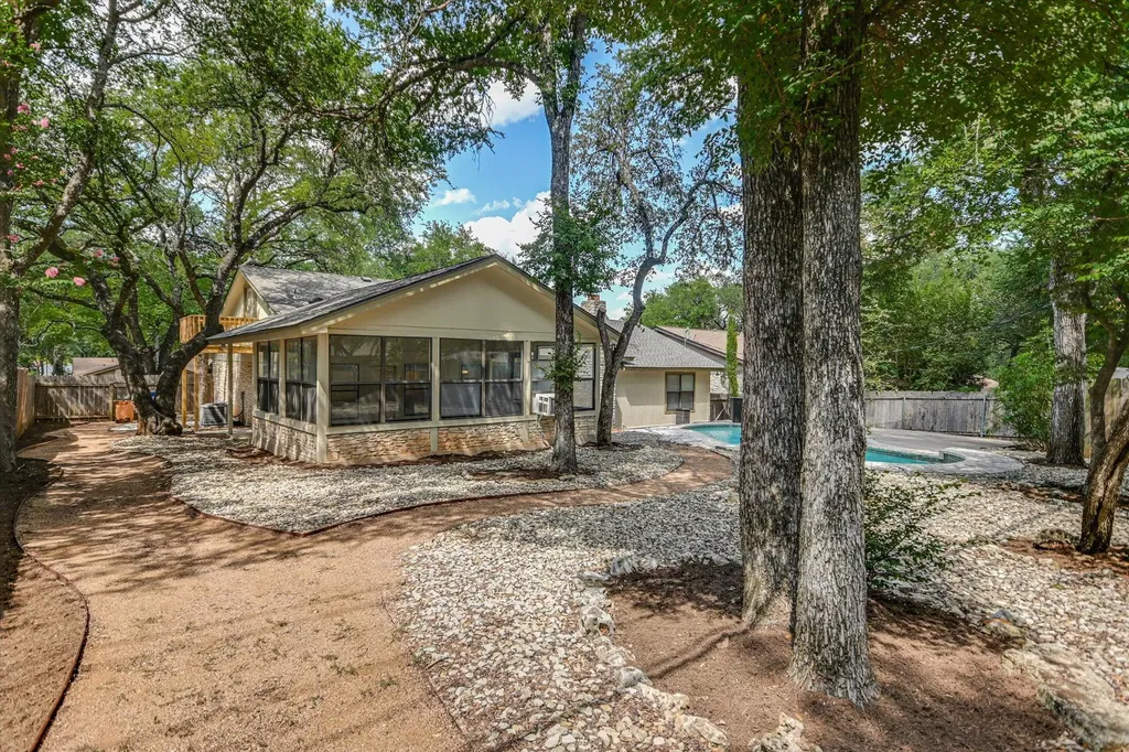 7001 Narrow Oak Trail Austin TX 78759