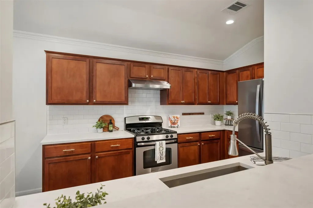 1916 Shaker Trail Austin TX 78754