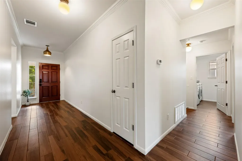 1916 Shaker Trail Austin TX 78754