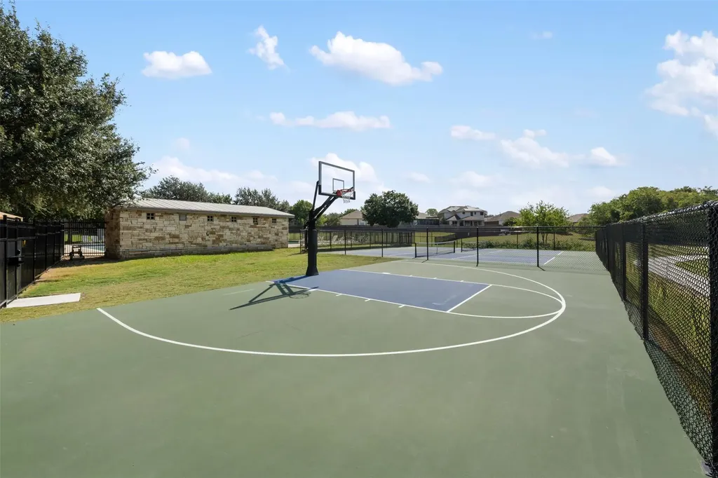 1916 Shaker Trail Austin TX 78754