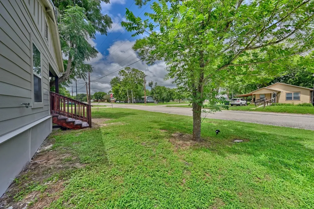709 S Polk Street Giddings TX 78942