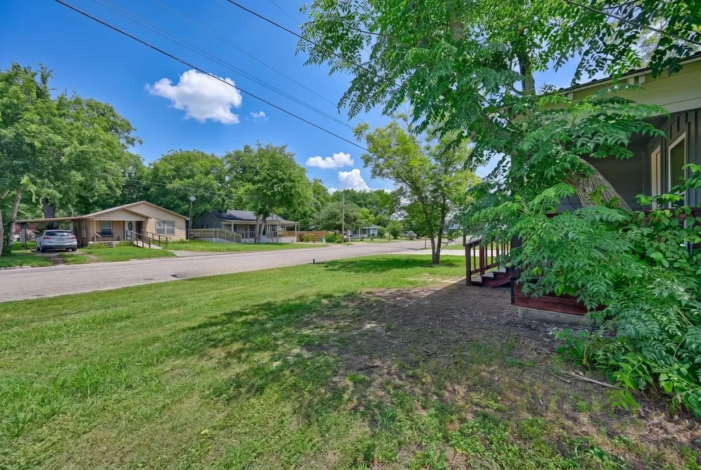 709 S Polk Street Giddings TX 78942