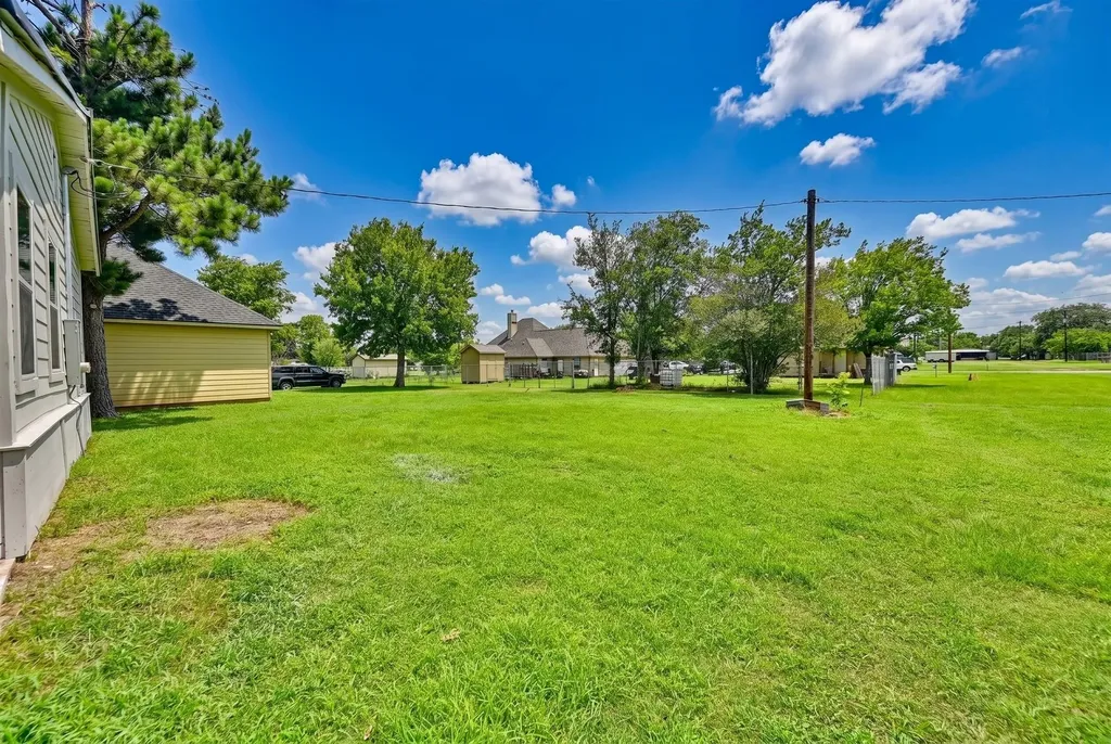 709 S Polk Street Giddings TX 78942