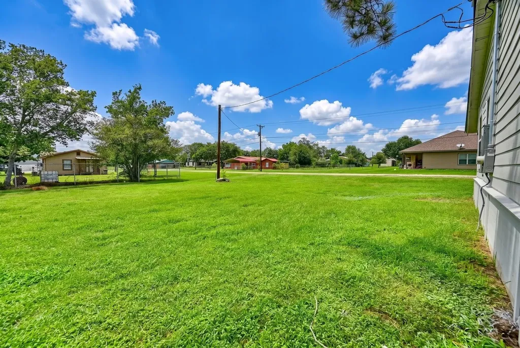 709 S Polk Street Giddings TX 78942