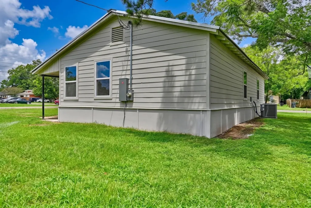 709 S Polk Street Giddings TX 78942