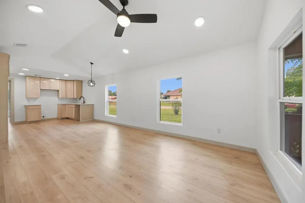 709 S Polk Street Giddings TX 78942