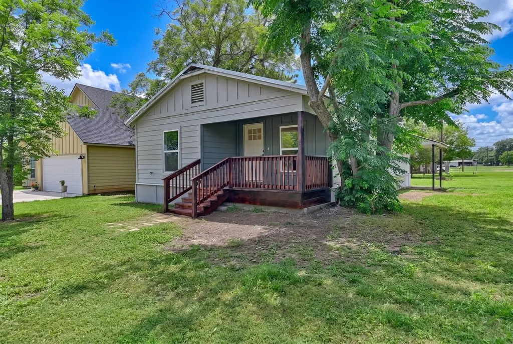 709 S Polk Street Giddings TX 78942