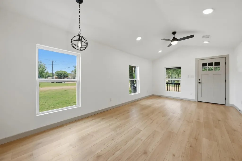 709 S Polk Street Giddings TX 78942