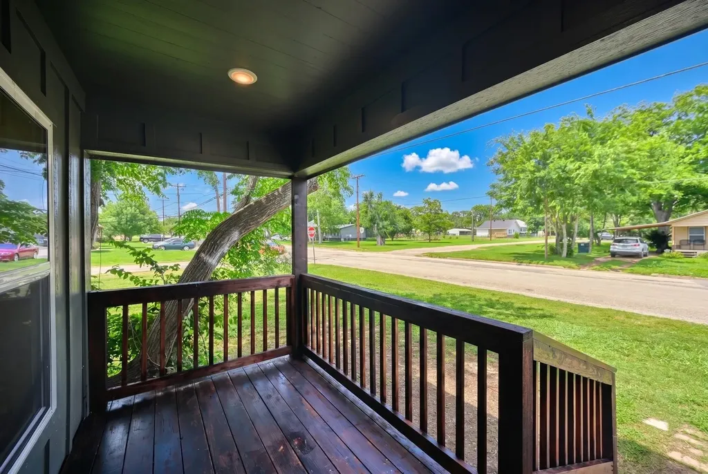709 S Polk Street Giddings TX 78942