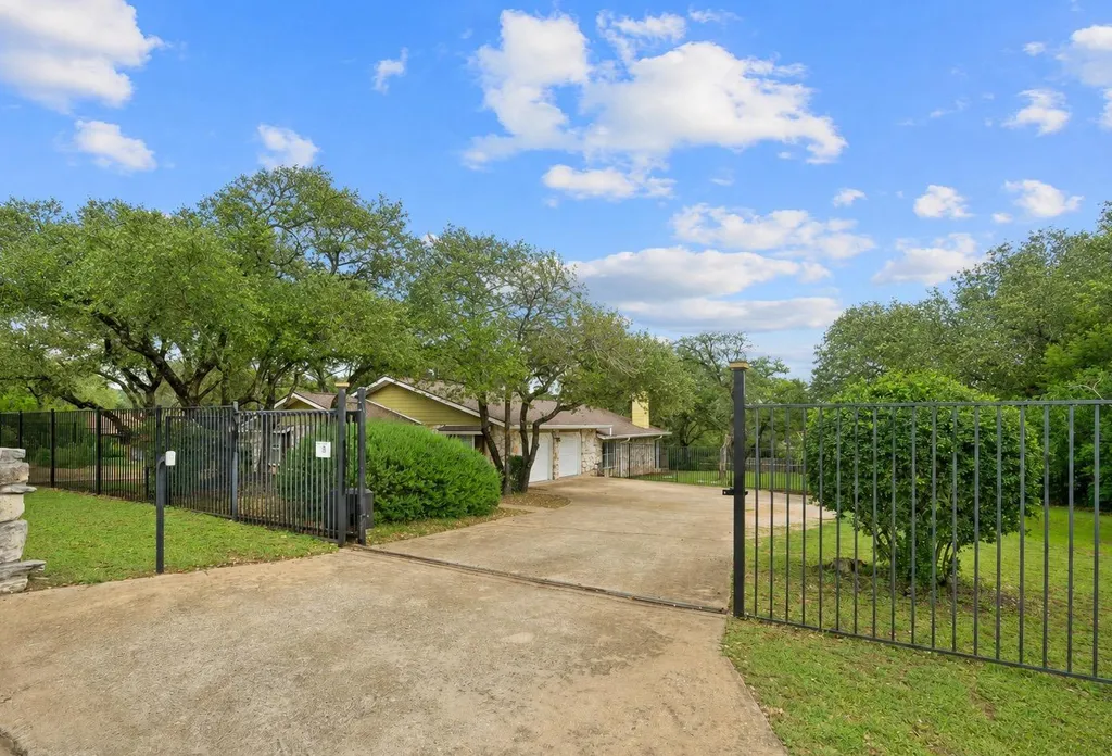 1211 Falcon Ledge Drive Austin TX 78746