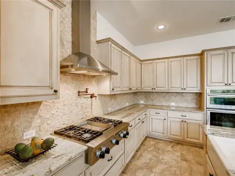 215 Woodlands Court Lakeway TX 78738