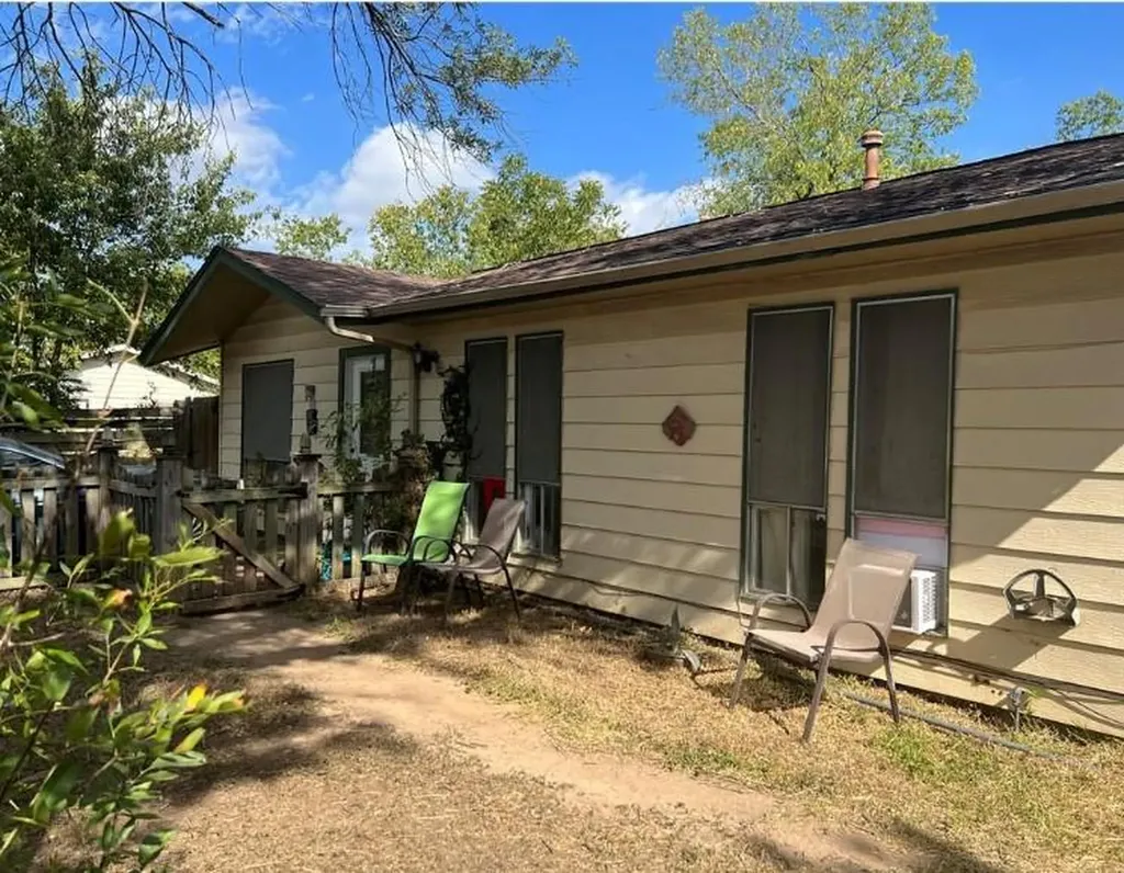 6112 Larch Terrace Austin TX 78741