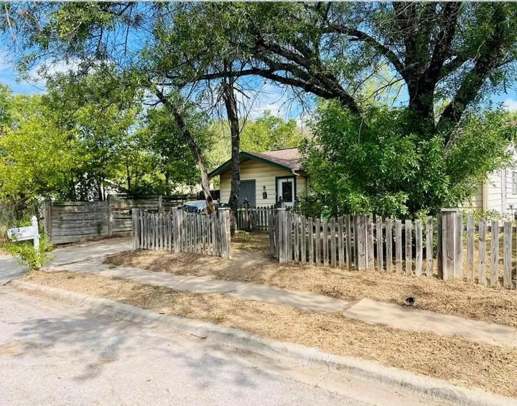 6112 Larch Terrace Austin TX 78741