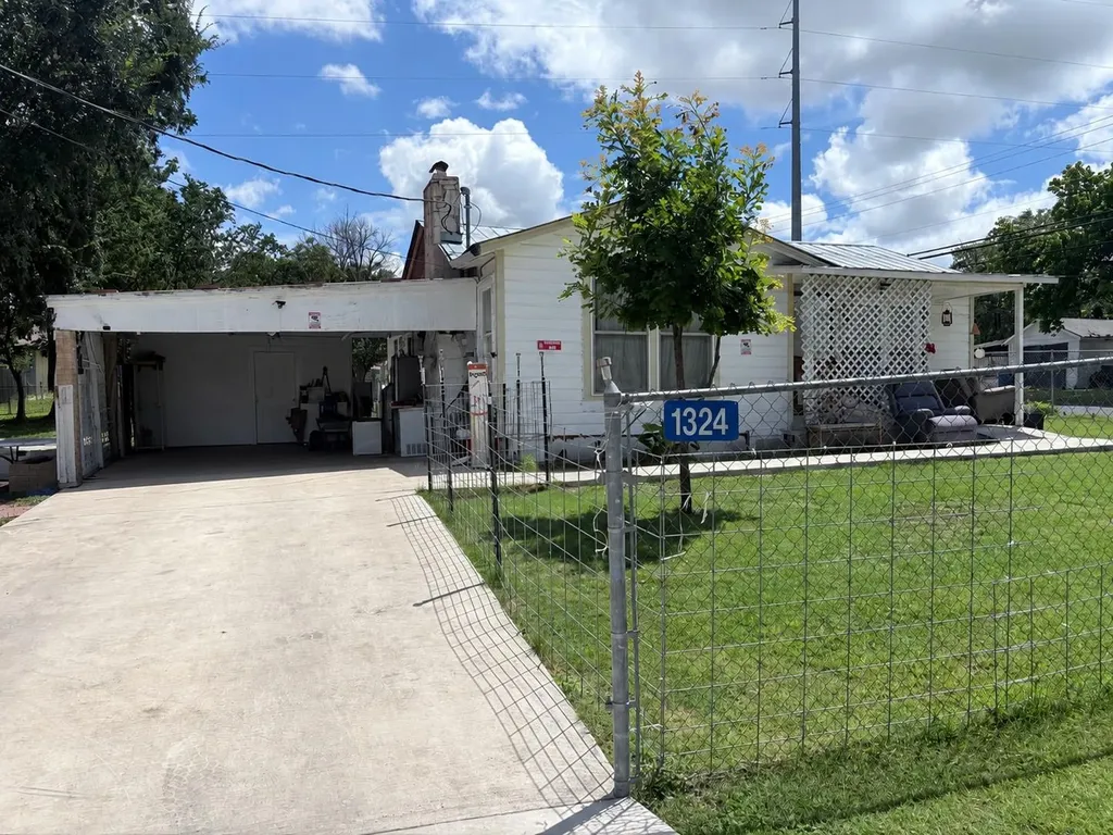1324 5th Street Kerrville TX 78028