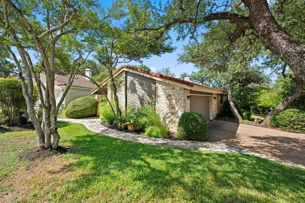 102 Crescent Bluff Lakeway TX 78734