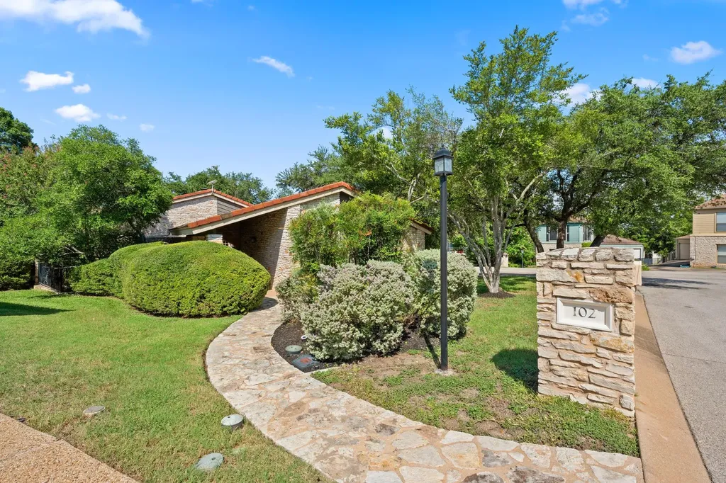 102 Crescent Bluff Lakeway TX 78734