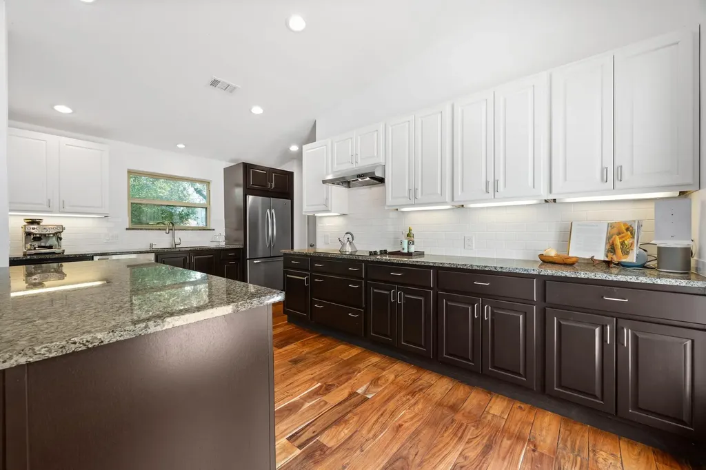 102 Crescent Bluff Lakeway TX 78734