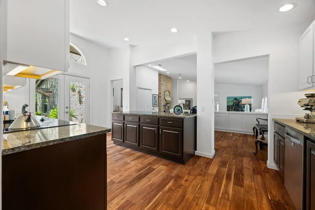102 Crescent Bluff Lakeway TX 78734