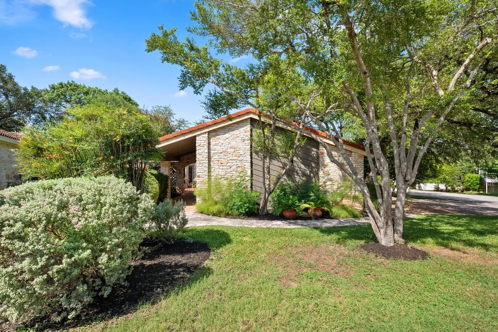 102 Crescent Bluff Lakeway TX 78734
