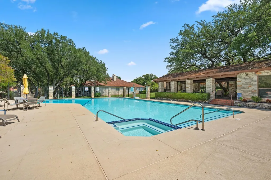 102 Crescent Bluff Lakeway TX 78734