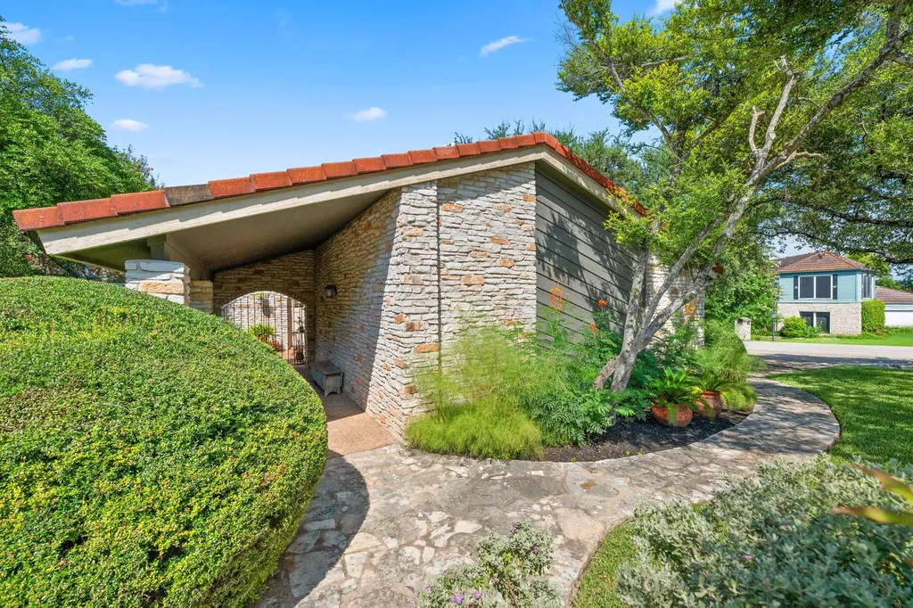 102 Crescent Bluff Lakeway TX 78734