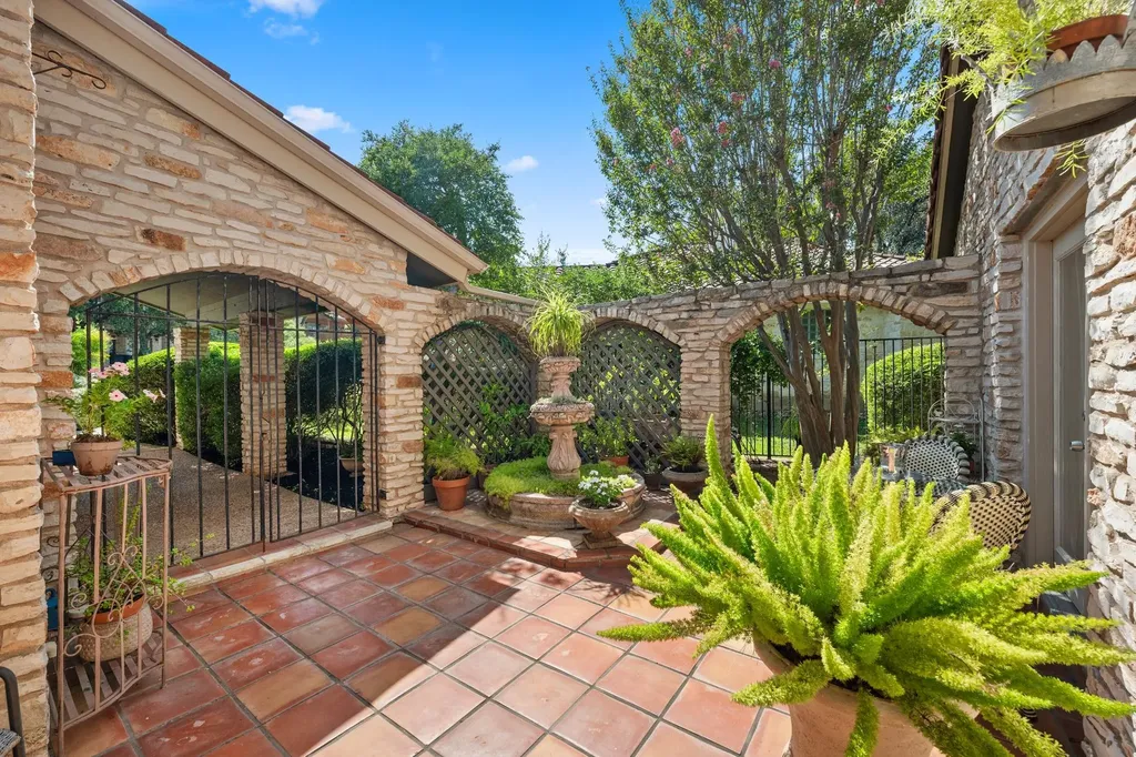 102 Crescent Bluff Lakeway TX 78734
