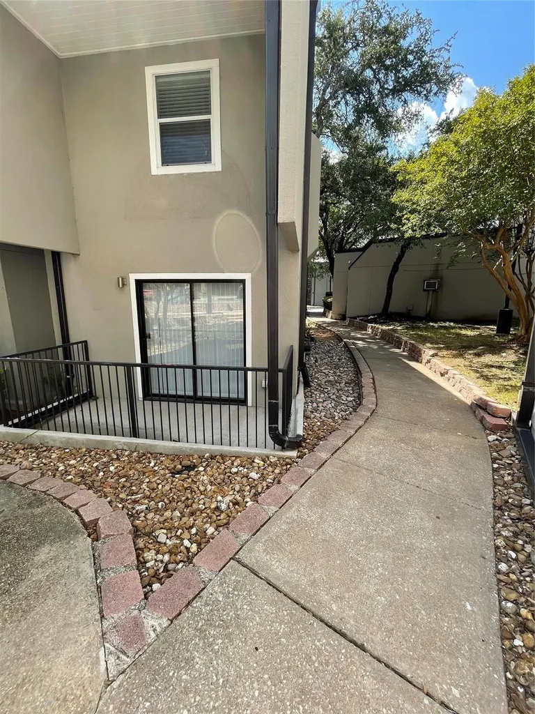 935 La Posada Drive Austin TX 78752
