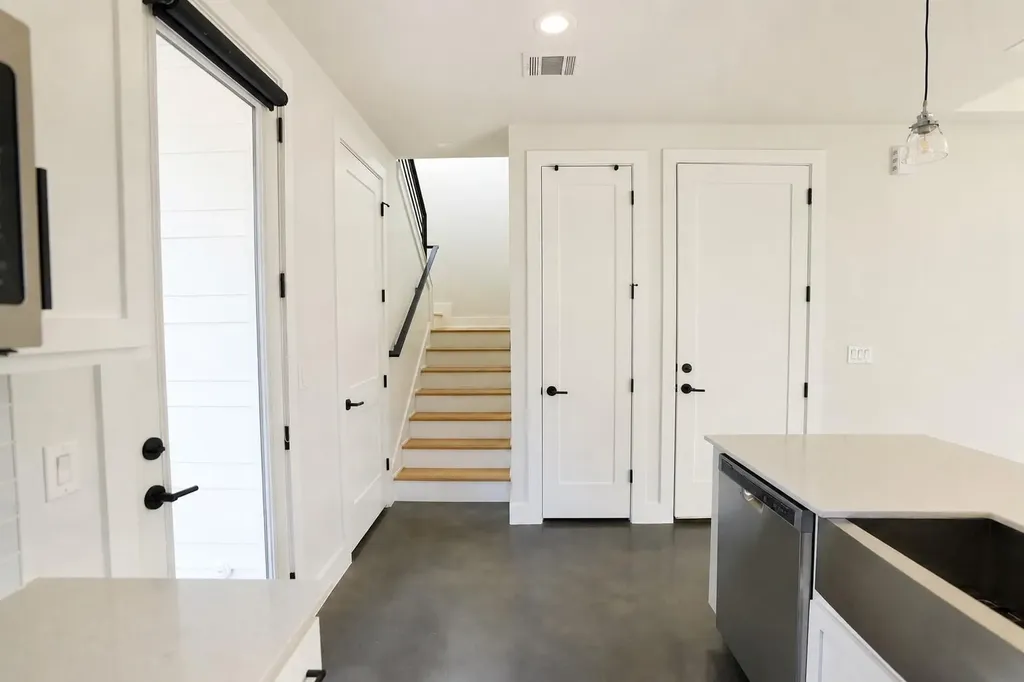 1123 Omega Avenue Austin TX 78721