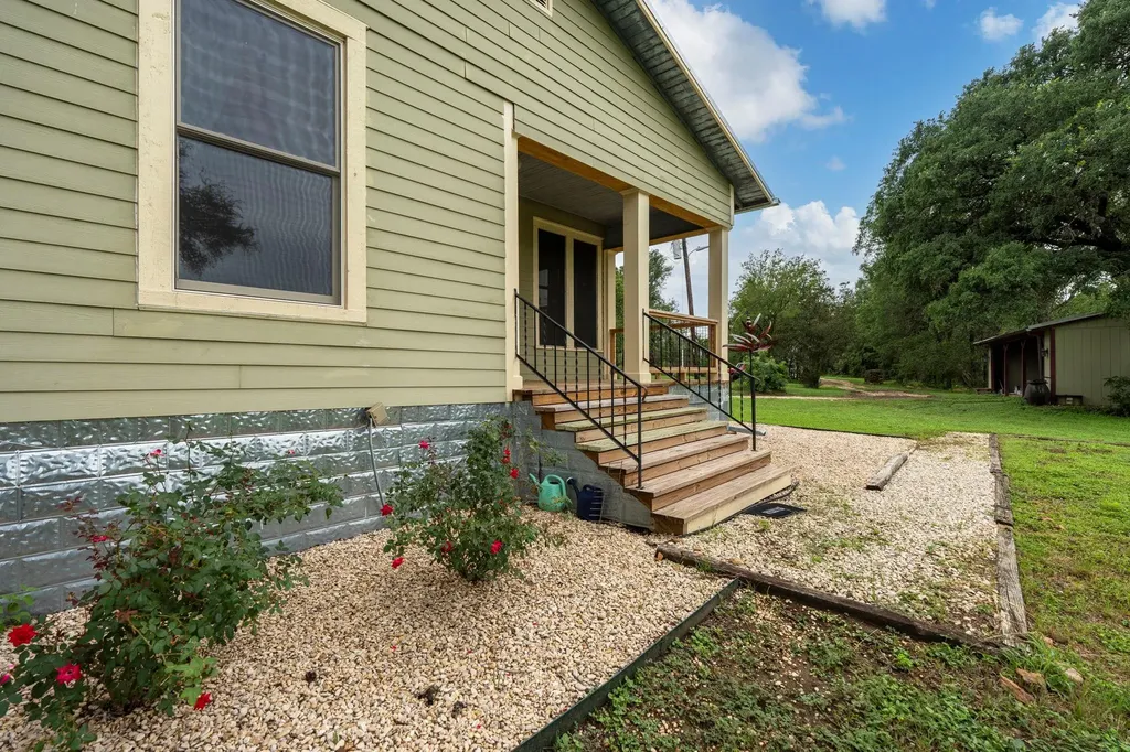 6546 Fm 1854 Dale TX 78616